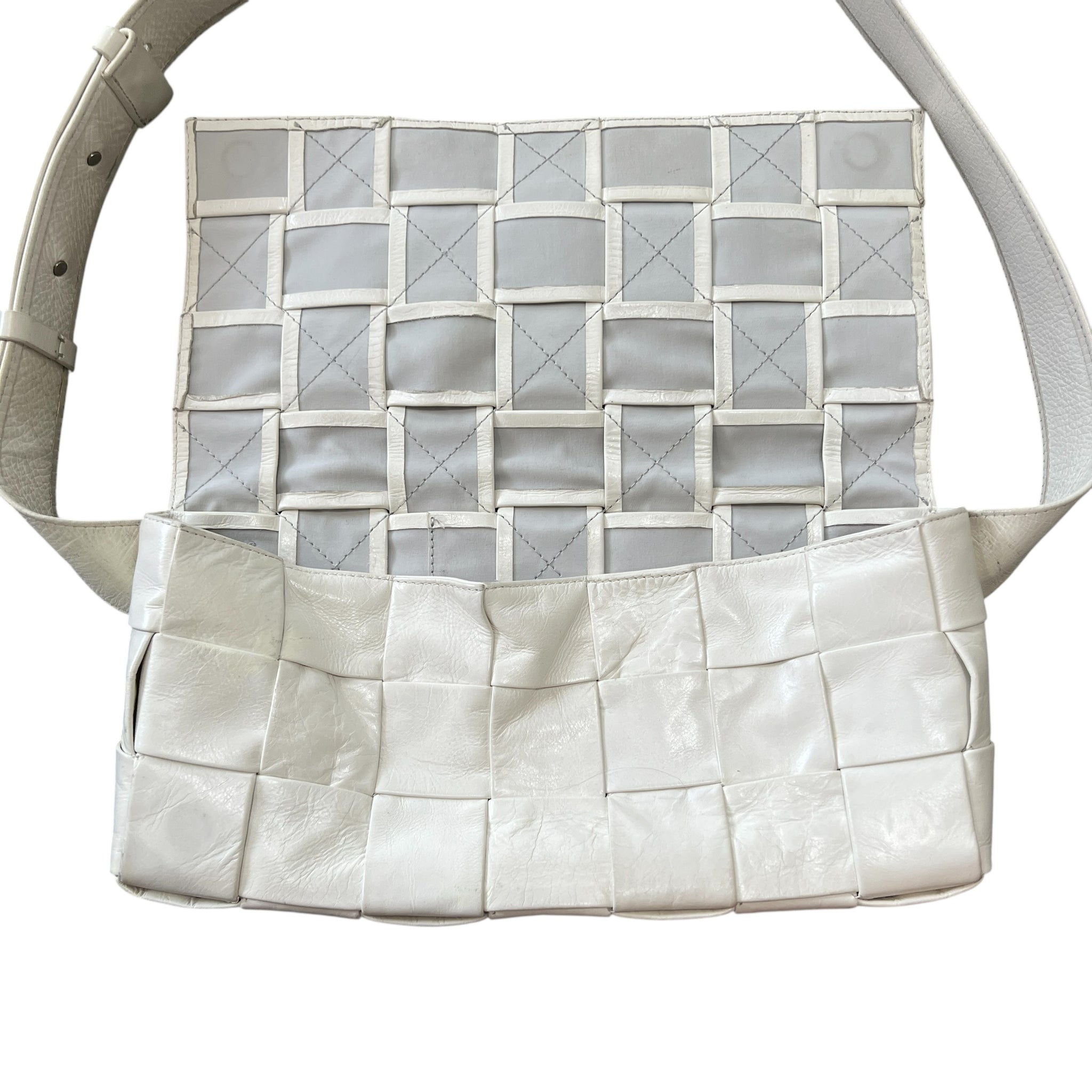 BOTTEGA VENETA CASSETE Paper Calfskin Leather Shoulder Bag