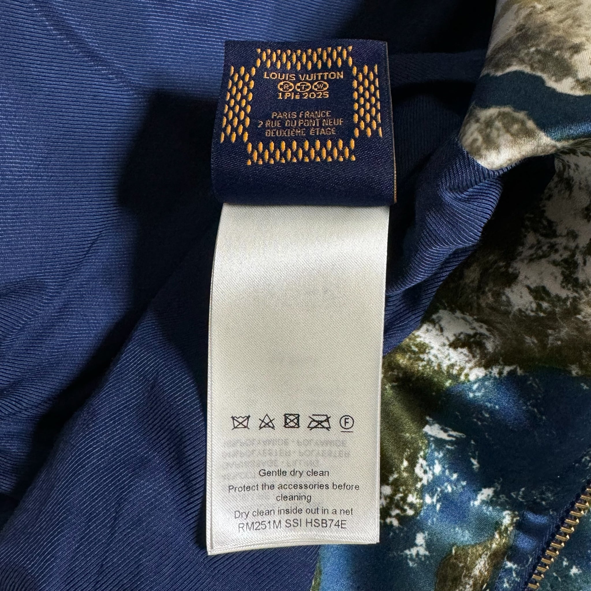LOUIS VUITTON × Pharrell Williams 2025SS
"Earth Map" Silk Bomber Jacket
