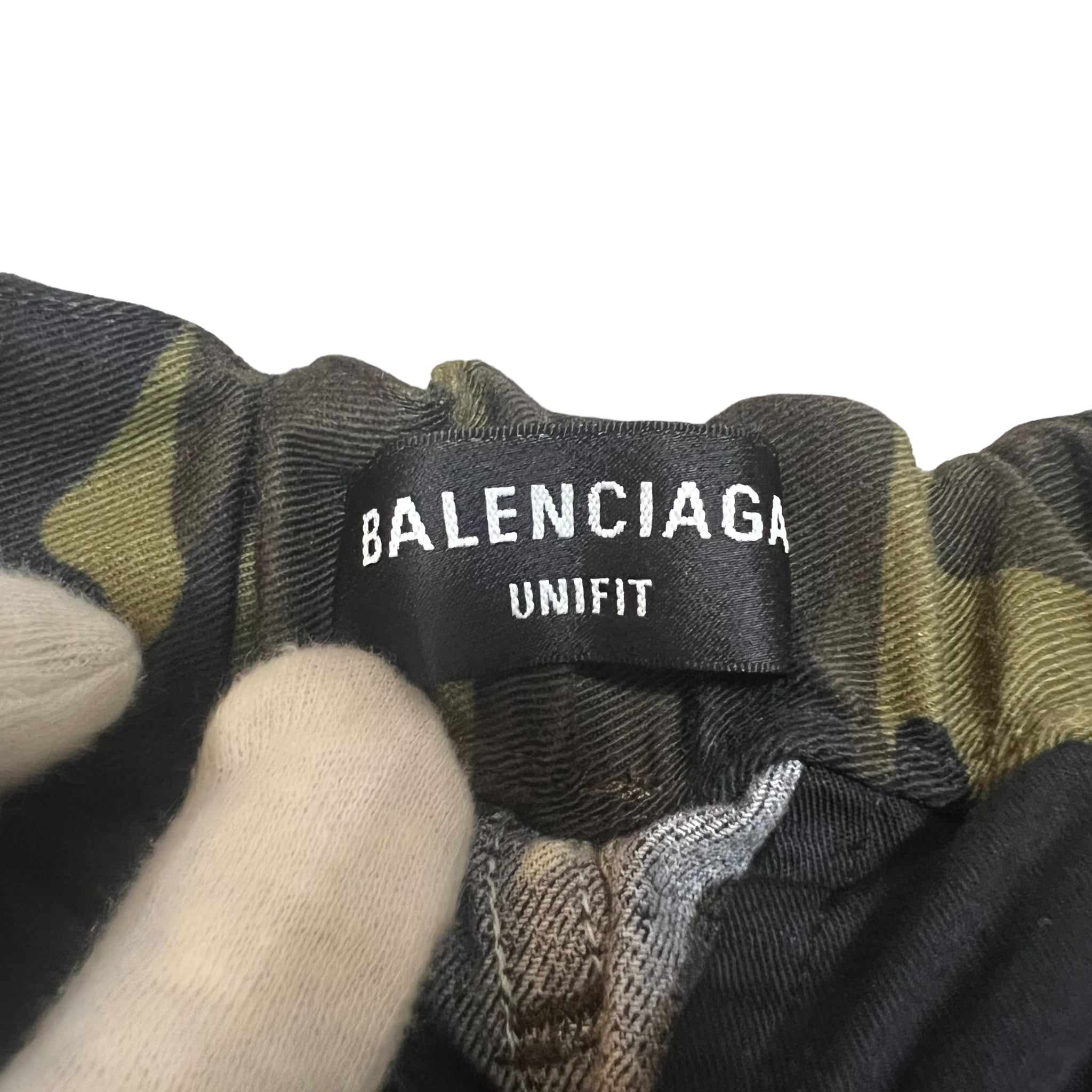 BALENCIAGA 2021 WINTER OVERSIZED CAMOUFLAGE KICK CARGO PANTS