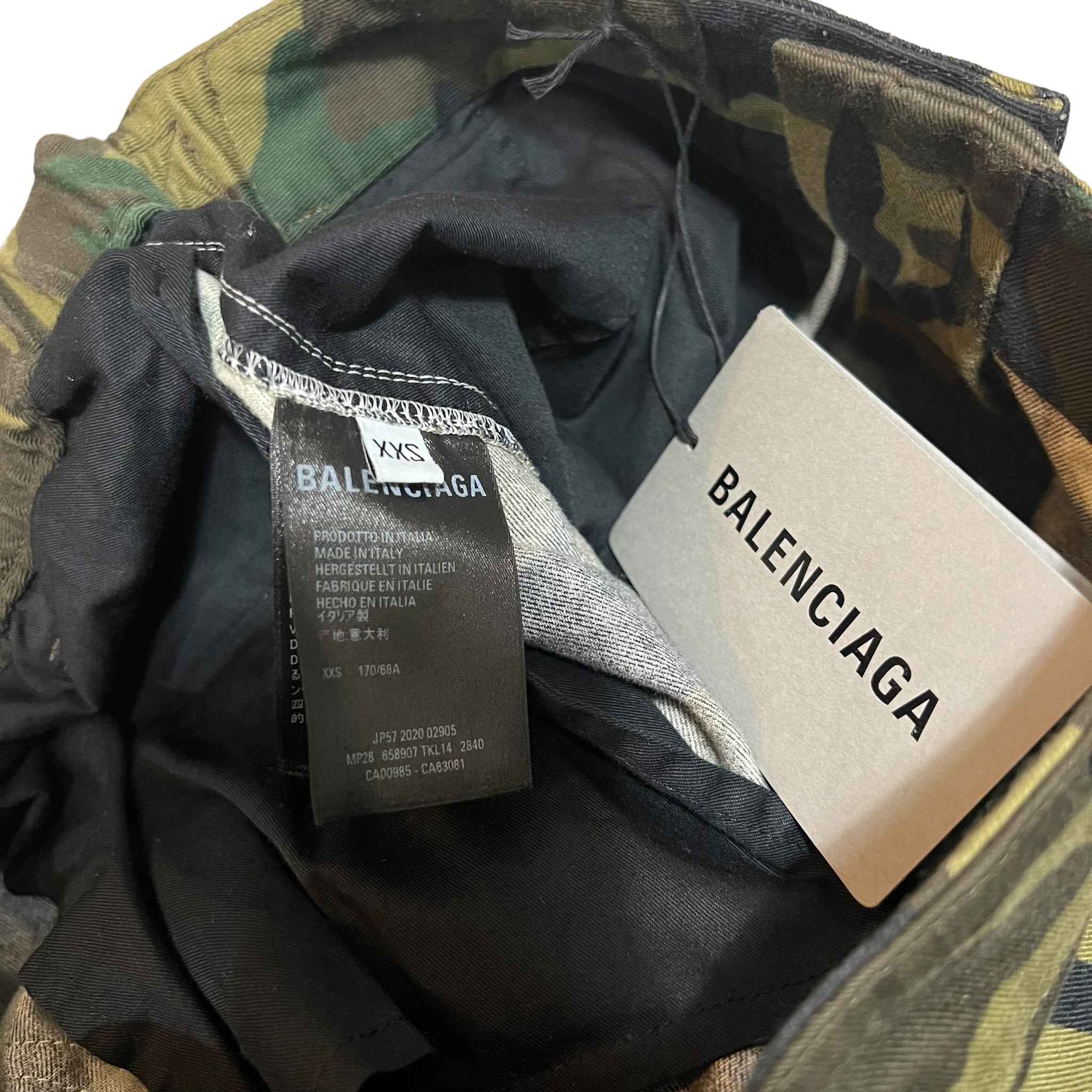 BALENCIAGA 2021 WINTER OVERSIZED CAMOUFLAGE KICK CARGO PANTS