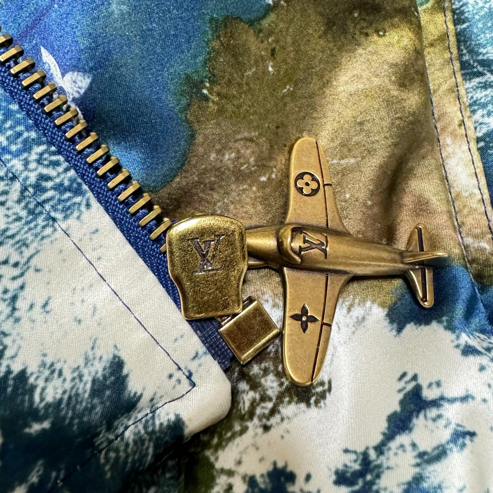 LOUIS VUITTON × Pharrell Williams 2025SS
"Earth Map" Silk Bomber Jacket