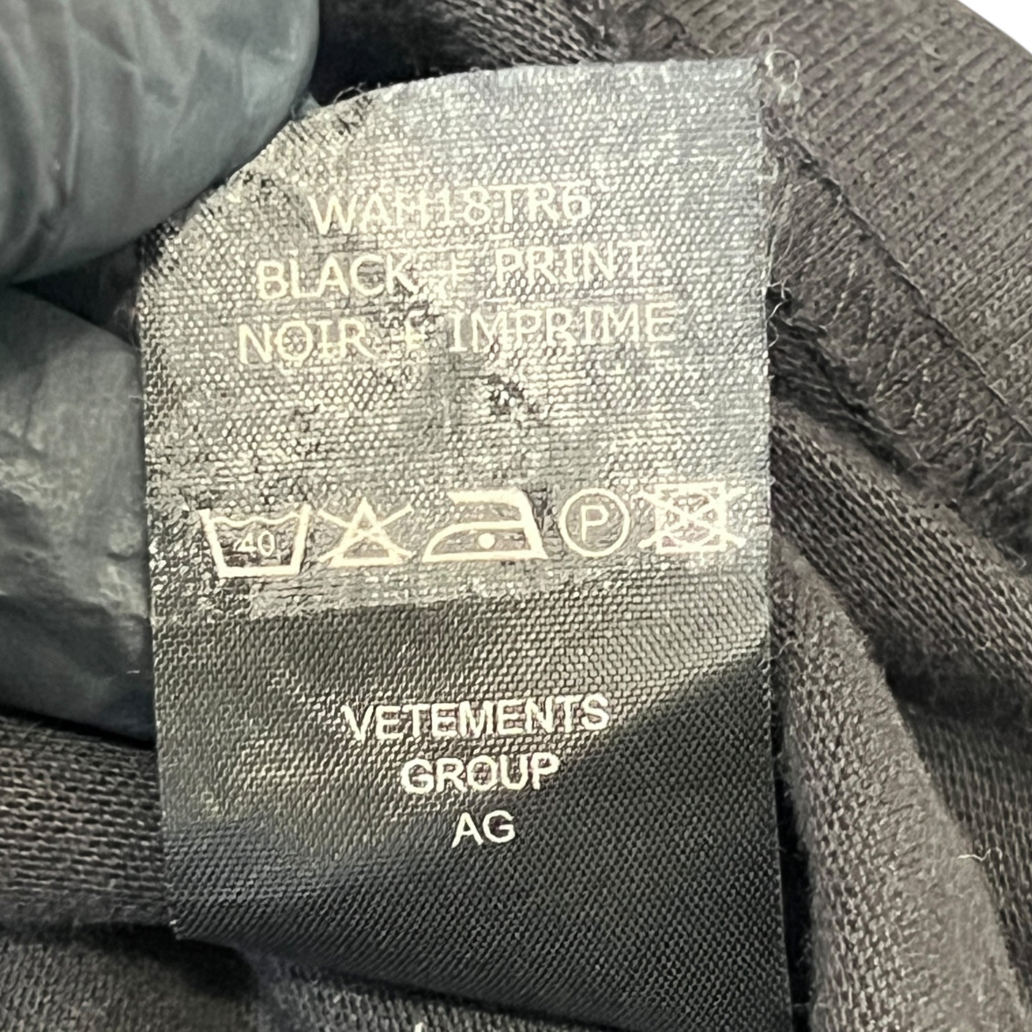 VETEMENTS 2018 Autumn Winter "May The Erpen Light" Antwerp Cotton S/S Docking Parka