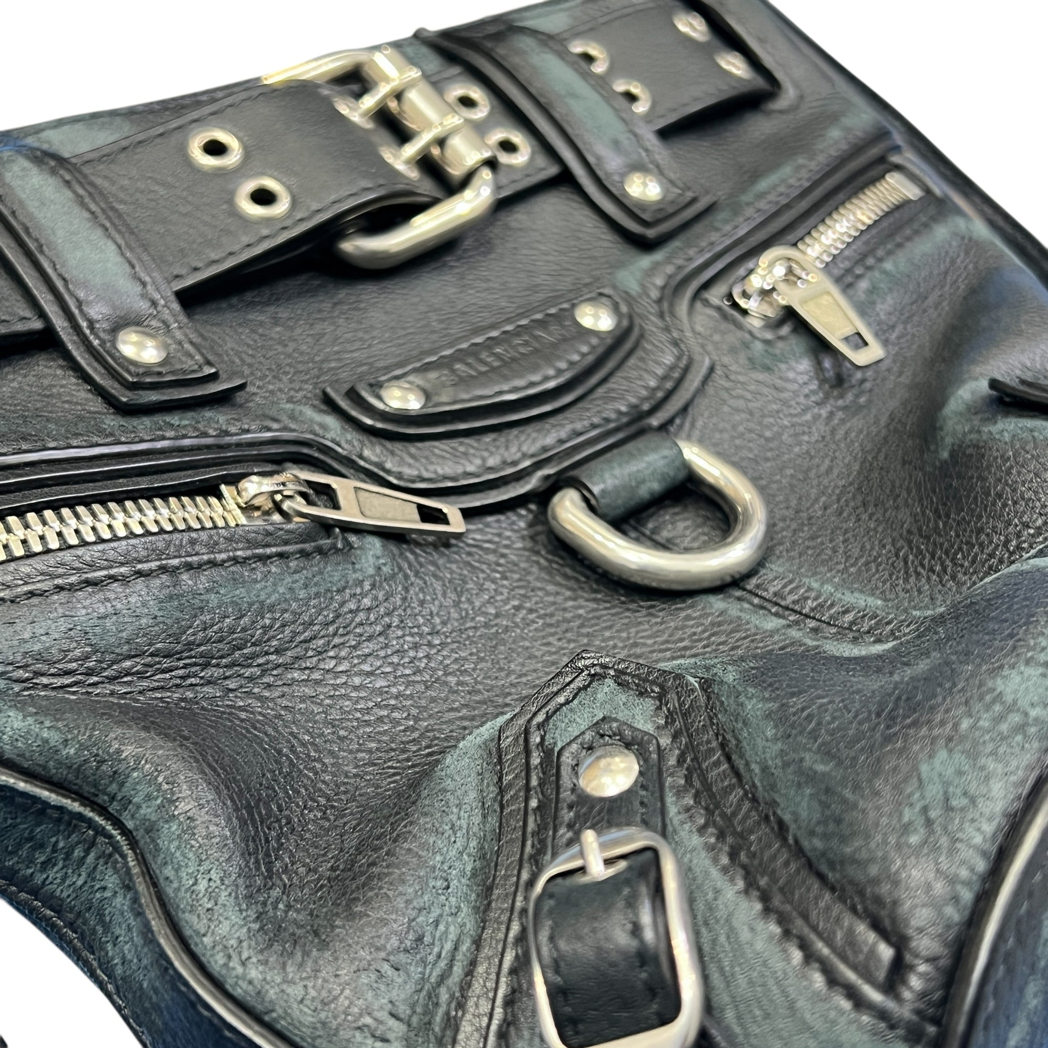 BALENCIAGA 2022 Fall Demna Gvasalia Calfskin Leather Emo Bucket Bag XS Black